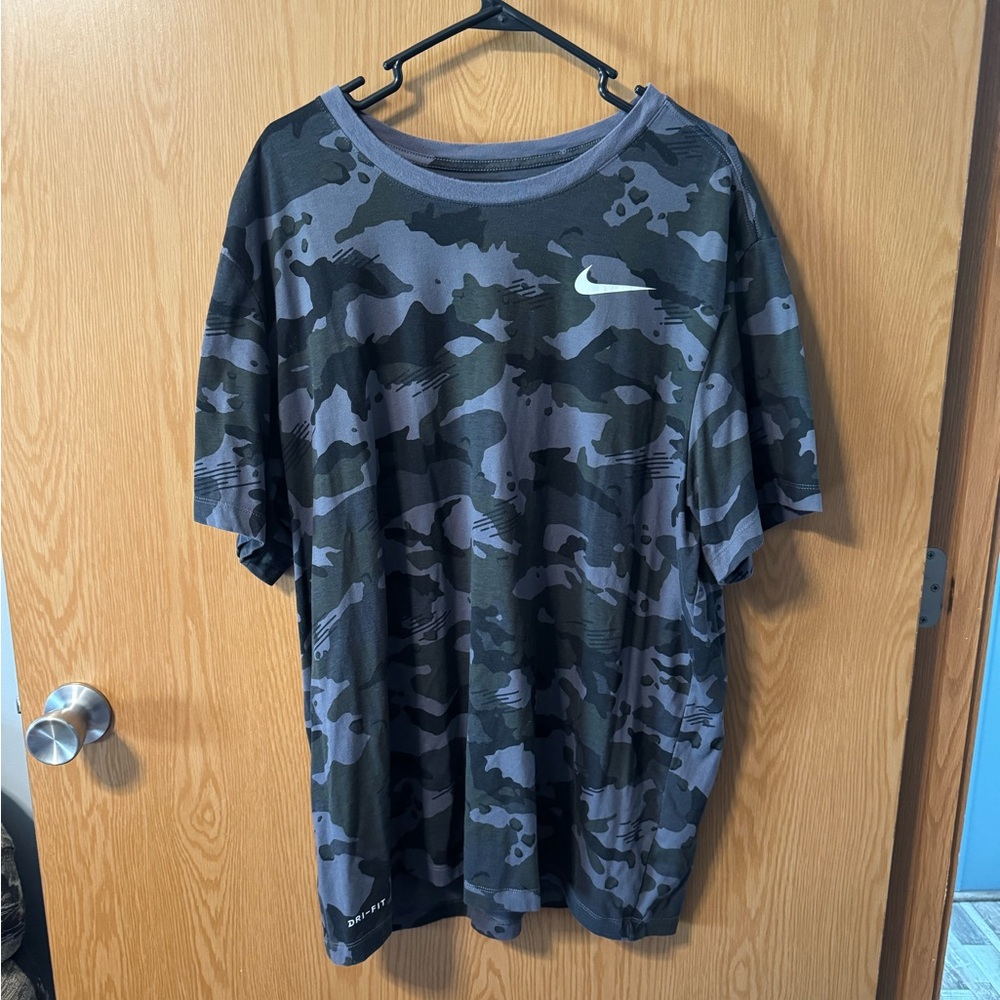 Nike Men's Black and Gray Camo Shirt